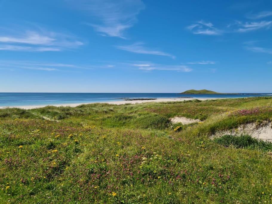 Villa Loch An Eilean Pod Isle Of South Uist Pollachara Exterior foto
