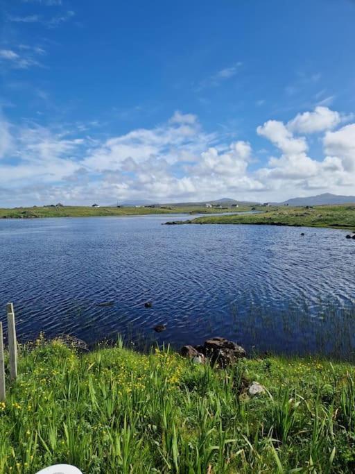 Villa Loch An Eilean Pod Isle Of South Uist Pollachara Exterior foto
