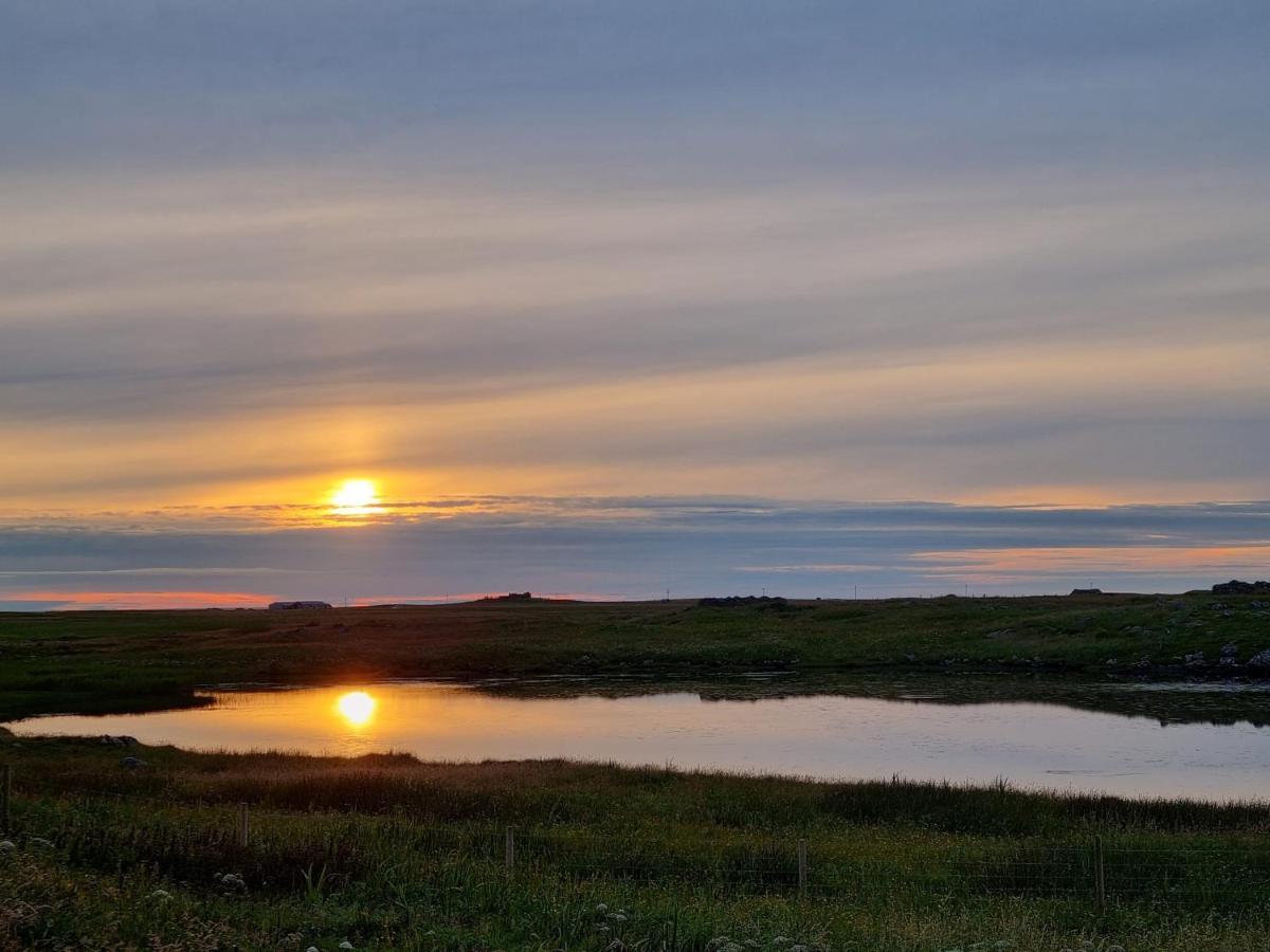 Villa Loch An Eilean Pod Isle Of South Uist Pollachara Exterior foto