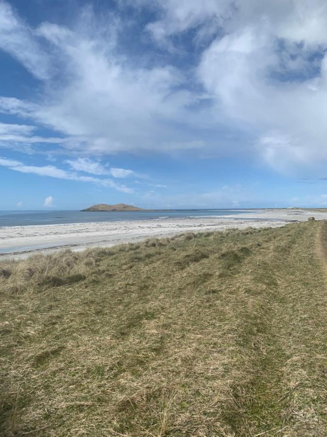 Villa Loch An Eilean Pod Isle Of South Uist Pollachara Exterior foto